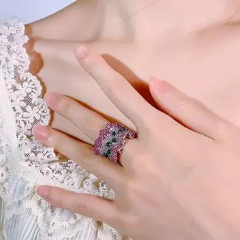 Осень и зима новые ювелирные изделия кольцо ювелирные изделия инкрустированные бриллиантами красный циркон перегородчатая эмаль плиссированная юбка ретро мода универсальная женская