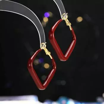 Осень и зима простые и ретро Анкара красные серьги французский нишевый дизайн чувство геометрический модный темперамент красные серьги женщины бордовый