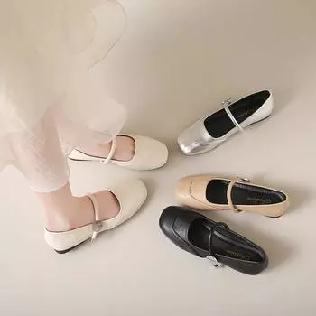 Осенью 2024 года в моду войдут новые ретро-туфли Mary Jane на мягкой подошве с квадратным носком, а также туфли Doudou на плоской подошве с неглубоким носком. 35 серебряный