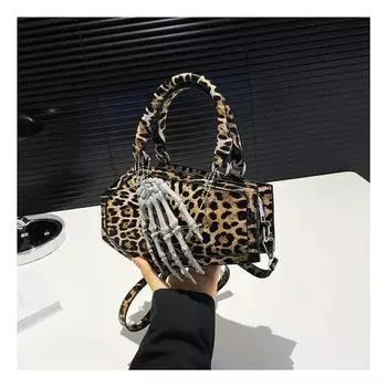 Осенью и зимой новая популярная однотонная кожаная сумка в стиле панк с украшением в виде косточки руки, портативная модная трендовая сумка через плечо