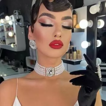 Осенне-зимнее многослойное ожерелье из искусственного жемчуга с овальной подвеской из стеклянного бриллианта для женщин - элегантный европейский/американский банкетный аксессуар зелёный