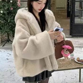 Осенне-зимнее женское утолщенное пальто из искусственного меха с капюшоном S бежевый