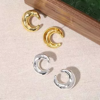 Осенне-зимние простые и модные изысканные серьги-гвоздики в форме буквы С. Женские модные универсальные легкие роскошные серьги-гвоздики золотой