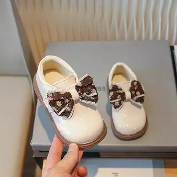 Осенне-зимние туфли из кожи для девочек, новые модные детские туфли Мэри Джейн с бантом, элегантные школьные туфли принцессы из глянцевой искусственной кожи 21 бежевый