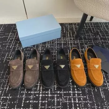 Осенне-зимние замшевые кожаные мокасины с металлическим логотипом 39 кофейный