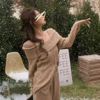 Осенне-зимний дизайнерский кардиган, топ, нежный ленивый стиль, мягкий восковой свитер на одно плечо, трикотаж, шикарный элегантный темпераментный женский свитер One Size бежевый