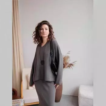 Осенне-зимний женский комплект из свитера с V-образным вырезом и юбки-полукомбинезона one size fits all серый