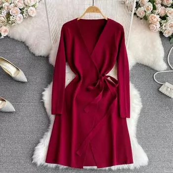 Осенне-зимняя корейская версия сексуального платья с длинными рукавами и v-образным вырезом на талии и тонкой вязаной сумкой с разрезом на шнуровке и низа бедра