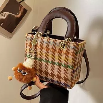 Осенне-зимняя маленькая шерстяная нишевая сумка, простая и универсальная сумка через плечо на одно плечо, клетчатая сумка принцессы Дианы в стиле ретро one size кофейный