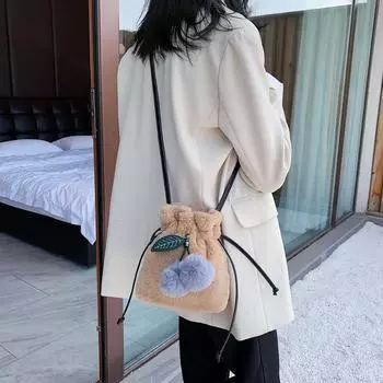 Осенне-зимняя новая плюшевая сумка, симпатичная сумка-ведро на шнурке, сумка-мессенджер для девочек в иностранном стиле, вишневая плюшевая сумка хаки