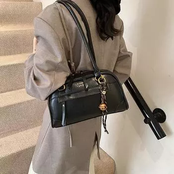 Осенне-зимняя новая сумка большой вместимости женская сумка через плечо в стиле ретро модная иностранная нишевая сумка-подушка для поездок на работу Without pendant чёрный