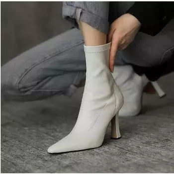 Осенне-зимняя обувь. Удобные женские сапоги больших размеров с острым носком, на тонком каблуке и короткими рукавами. 35 чёрный