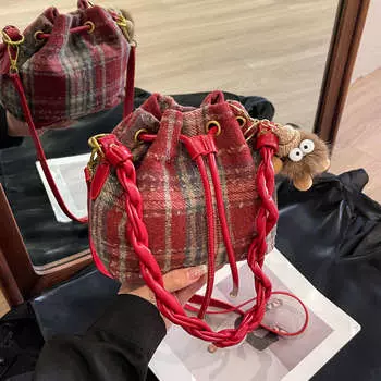 Осенне-зимняя шерстяная клетчатая сумка женская 2024 новая нишевая модная портативная сумка-ведро высокого класса универсальная сумка-мессенджер