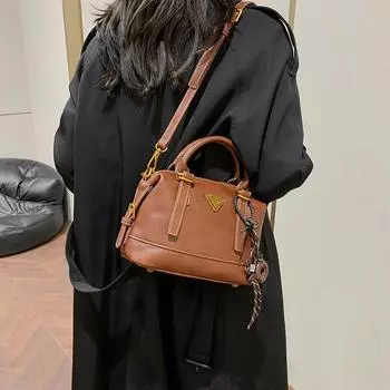 Осенне-зимняя сумка в стиле ретро для женщин 2024 года, новая нишевая дизайнерская сумка-подушка с текстурой, сумка-мессенджер через плечо в иностранном стиле Without pendant чёрный