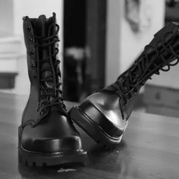 Осенне-зимняя уличная повседневная обувь, нескользящие амортизирующие ботинки, мужские ботинки, армейские ботинки, военные ботинки 37 чёрный