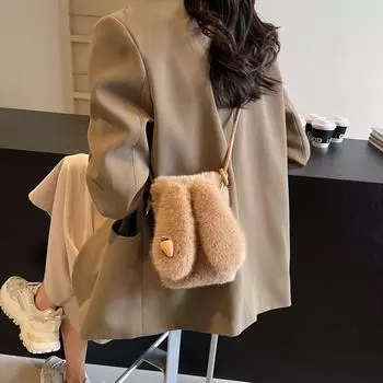 Осенне-зимняя высококачественная нишевая сумка-мессенджер для женщин 2024 года, новая плюшевая сумка, переносная сумка для мобильного телефона через плечо, прилив чёрный