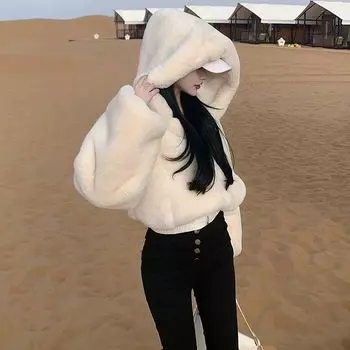 Осеннее пальто из искусственного меха 2024 года, новое женское корейское модное утолщенное теплое короткое поздняя осень с высокой талией и пушистым верхом S чёрный