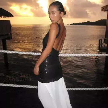 Осеннее сексуальное платье без рукавов с открытой спиной и пайетками в стиле плиссе, длинное, в уличном стиле, плиссированное S чёрный