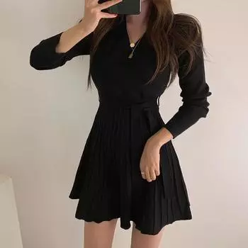 Осеннее женское трикотажное платье с длинным рукавом и v-образным вырезом, однотонное корейское стильное элегантное женское мини-платье-свитер S чёрный