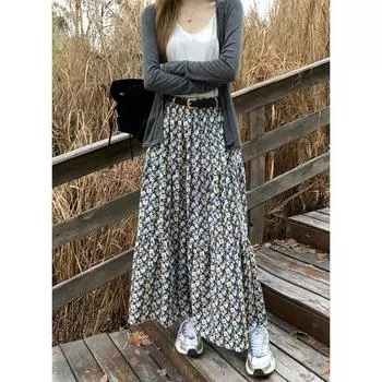 Осенние французские красавицы с эластичной талией и платьем А-силуэта с цветочным принтом выглядят стройной французской юбкой.