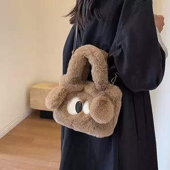 Осенние и зимние горячие продажи плюшевых сумок для женщин в 2023 году, новые модные и нишевые дизайны, универсальные сумки через плечо, модные ручные плюшевые сумки