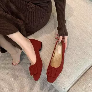 Осенние и зимние туфли из французского бархата, красивые, маленькие, с неуставшими красными свадебными туфлями для дочери 2024 года, новые туфли для юбки и женщин 35 красный