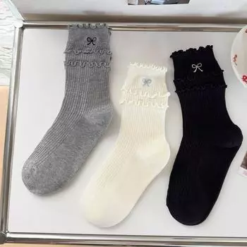 Осенние женские хлопковые носки средней длины с вышитым бантом — дышащие, удобные, в стиле Мэри Джейн с деревянными ушками по краям One Size чёрный