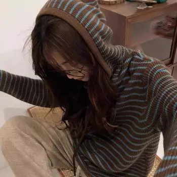 Осенний свободный полосатый винтажный свитер с капюшоном для женщин, модный мягкий облегающий повседневный вязаный свитер для женщин, элегантные простые зимние женские джемперы 25646 One Size