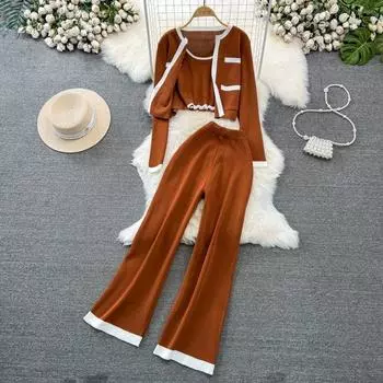 Осенний трикотажный комплект из трех предметов: тонкая майка с длинными рукавами, контрастный короткий вязаный кардиган с эластичной завышенной талией, утягивающие длинные брюки, комплект со свитером One Size белый