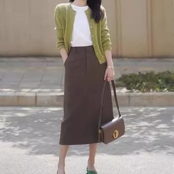 Осенний женский модный комплект, удобный повседневный вязаный топ, вязаный кардиган, нижняя футболка, юбка до половины тела, комплект из трех предметов S