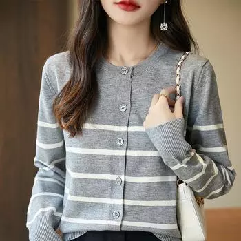 Осенний женский трикотаж с круглым вырезом в полоску S чёрный/абрикосовый