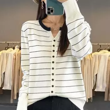 Осенний женский трикотаж с круглым вырезом в полоску S чёрный/белый