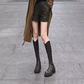 Осенняя и зимняя обувь. Сапоги на толстом каблуке. Удобные для женщин. Высокие сапоги и ботинки-трубы. Толстая подошва и высокие каблуки с V-образным вырезом. 35 чёрный