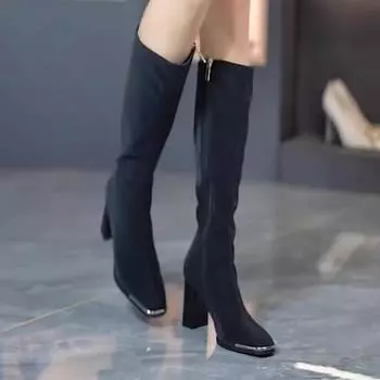 Осенняя и зимняя обувь. Удобные сапоги больших размеров на толстой подошве и каблуке, но не выше колена. Сапоги с острым носком на высоком каблуке. 35 чёрный