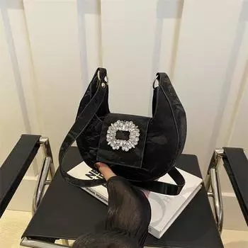 Осенняя корейская версия популярной зарубежной индивидуальной дизайнерской сумки 2024 года, новая женская сумка через плечо с полумесяцем в виде подмышки чёрный