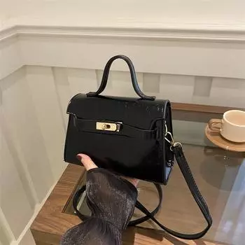 Осенняя маленькая женская сумка 2024 года, маленькая свежая женская сумка, маленькая квадратная сумка, корейская версия, сумка через плечо, модная и простая, переносная сумка-мессенджер чёрный