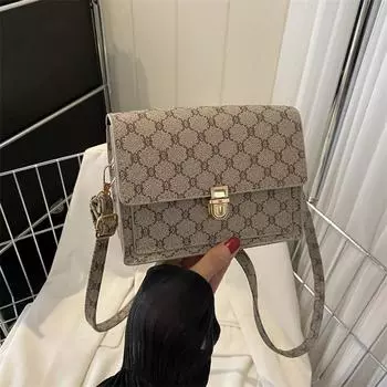 Осенняя женская сумка в иностранном стиле 2024 года, новая повседневная простая сумка-мессенджер, модная простая сумка через плечо, модная маленькая квадратная сумка чёрный