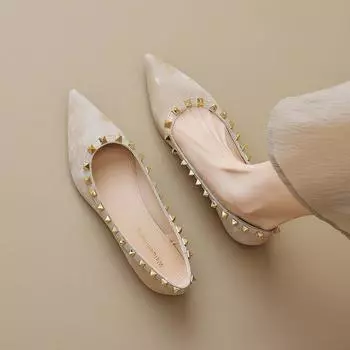 Остроконечные туфли женские плоские летние французские темпераментные неглубокие заклепки нежные вечерние туфли 35 абрикосовый