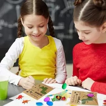 Открытки с яйцами динозавров. Открытки ко Дню святого Валентина с мини-динозаврами в яйцах. Игрушки-динозавры, которые вылупляются. Обмен подарками для малышей, мальчиков и девочек. Подарки ко Дню святого Валентина. 24PCS