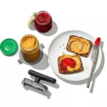 Открывалка для консервных банок. Ручной консервный нож, облегчающий труд, с острыми зубцами и противоскользящей подставкой.