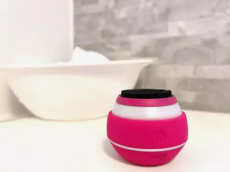 Отличное соотношение цены и качества для косметического устройства для лица EMS Facial Brush Soin Clair Wine Red предотвращает появление пятен в порах и подтягивает кожу при очищении KiBi, 2-в-1 [IPX6 вино красного