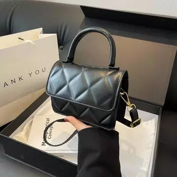 Отступ на новой сетке 2024 года, новая модная зимняя текстура, простая модная портативная сумка через плечо с диагональным крестом в иностранном стиле, маленькая квадратная сумка белый