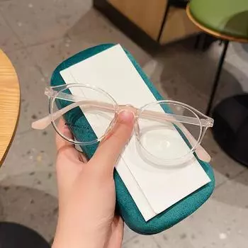 Овальная полнокадровая оправа для очков в маленькой оправе. Противоскользящая крышка для ног. Можно подобрать в зависимости от степени.