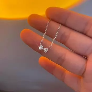 Ожерелье-бант для девочек, летнее, легкое, роскошное, нишевое, цепочка на ключицу, сверкающий бриллиант, нержавеющая сталь, крепкая цепочка, кулон
