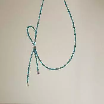 Ожерелье-бантик из зеленых кристаллов с бусинами Женское маленькое, свежее, нежное, темпераментное, милое, индивидуальное, универсальное, цепочка на шею, цепочка на ключицу