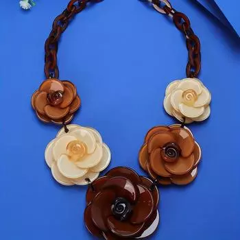 Ожерелье-чокер Boho Sexy из акрила с цветком розы для женщин, без покрытия, модный аксессуар весеннего сезона для повседневных и праздничных случаев коричневый