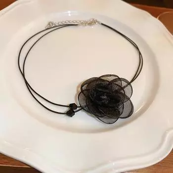 Ожерелье-чокер с темным кружевом и кристаллами в виде цветка – элегантная, высококачественная мода для женщин