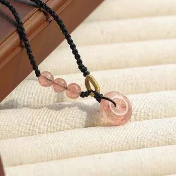 Ожерелье для женщин, легкое, роскошное, нишевое, клубничное, кристаллическое, цепочка для свитера, кулон, новогодний, новый, модный, ключичная цепочка, дизайнерские аксессуары