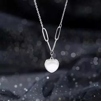 Ожерелье Fritillary Love для женщин, легкое, роскошное, дизайн Sense, нежное и милое, универсальное, в форме сердца, цепочка на ключицу из нержавеющей стали