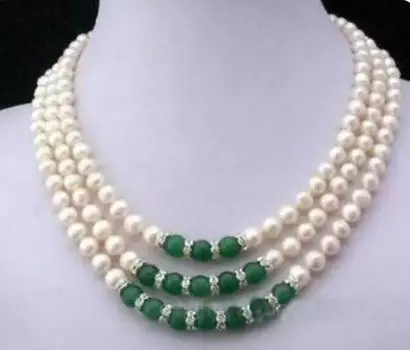 Ожерелье из 3 рядов белых жемчужин и изумрудов 7-8 мм